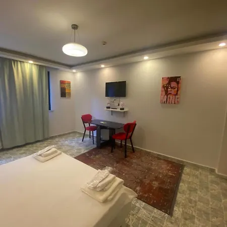 Red Tent 90 מלון דירות